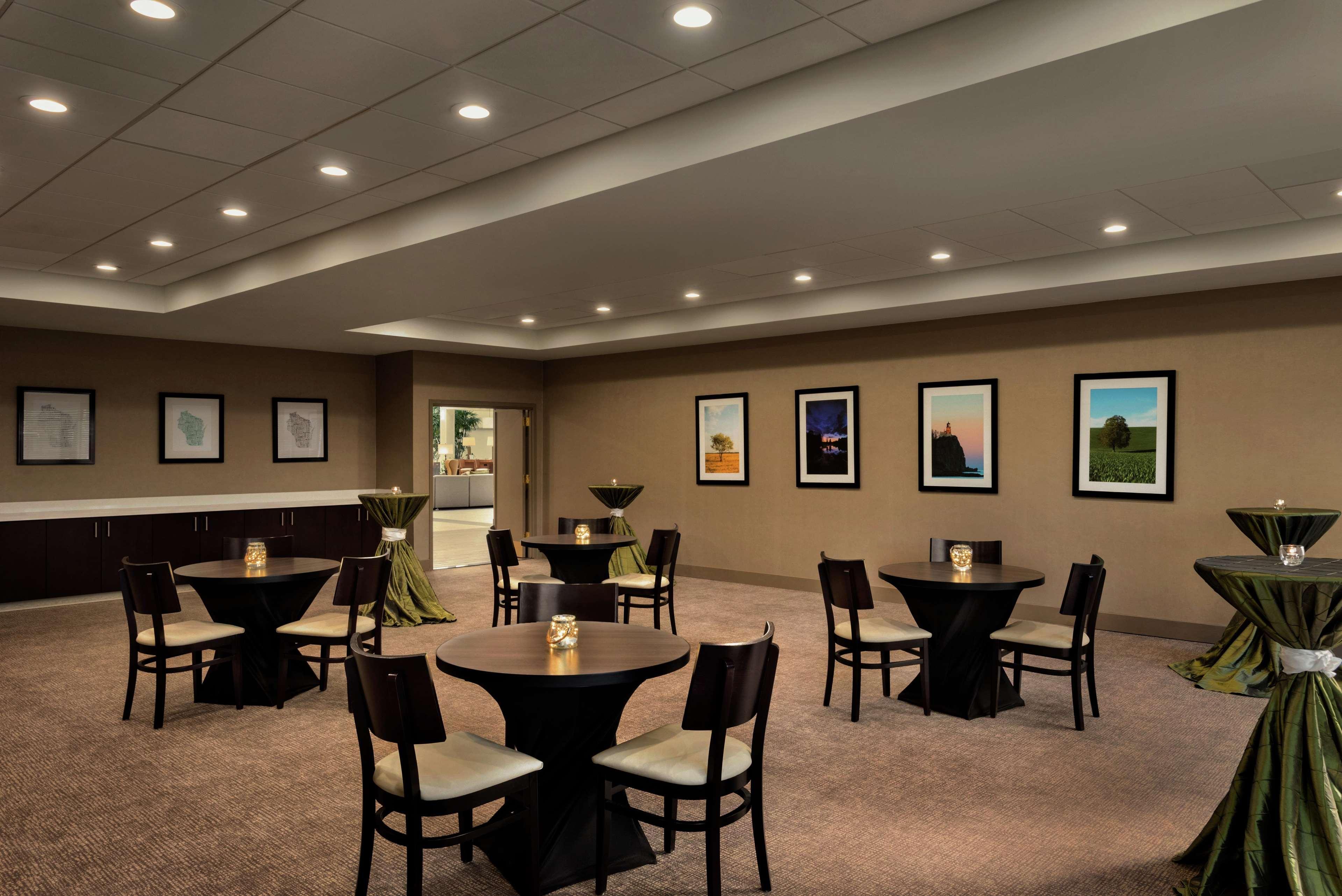 Embassy Suites By Hilton Milwaukee Brookfield Dış mekan fotoğraf