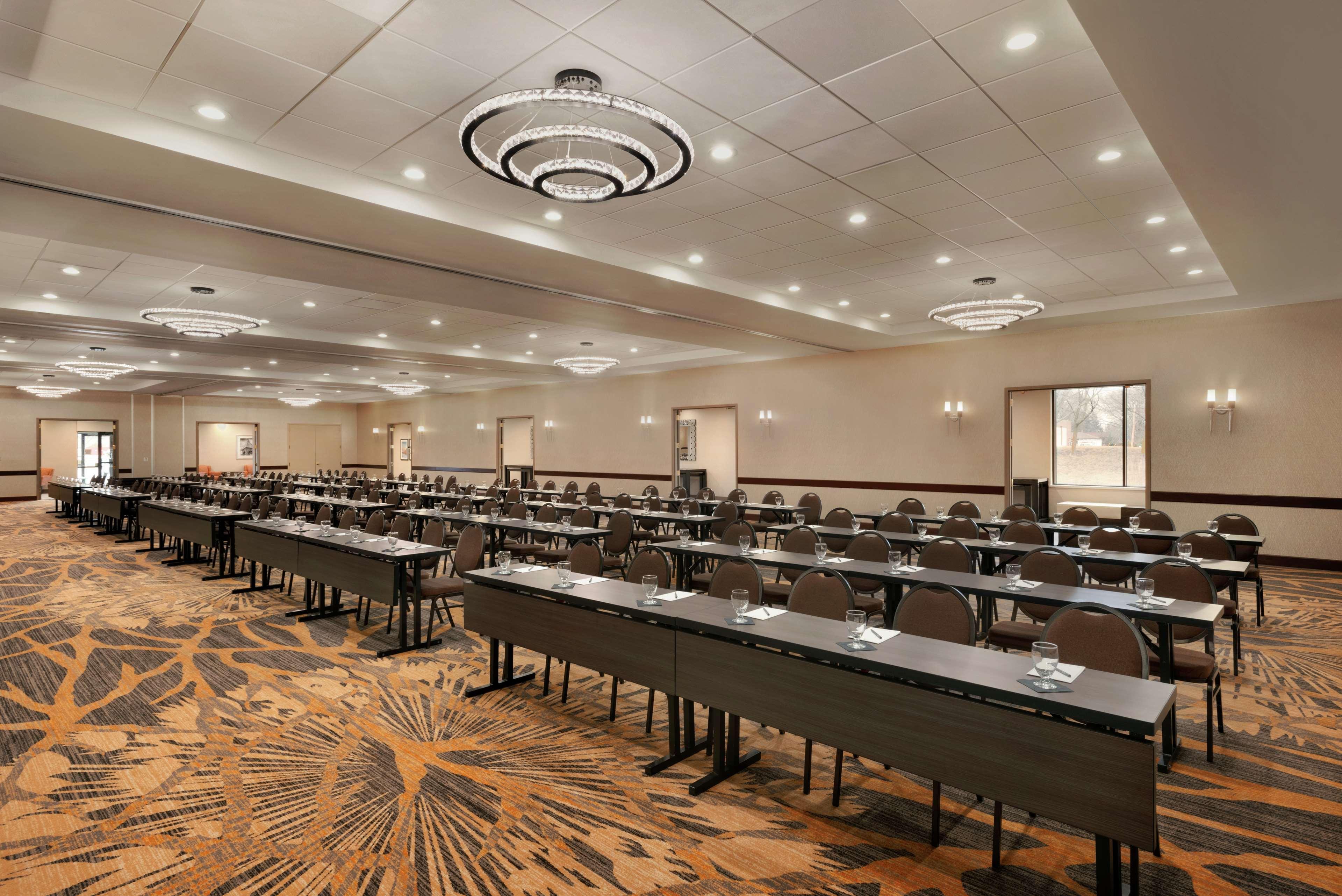 Embassy Suites By Hilton Milwaukee Brookfield Dış mekan fotoğraf