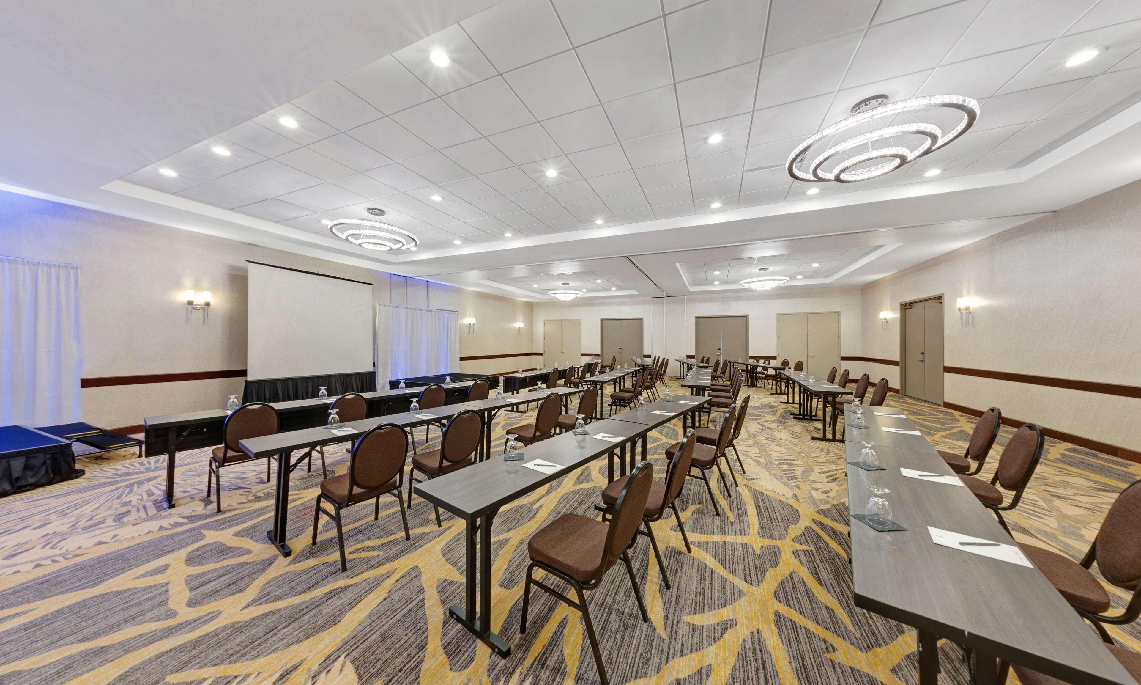 Embassy Suites By Hilton Milwaukee Brookfield Dış mekan fotoğraf