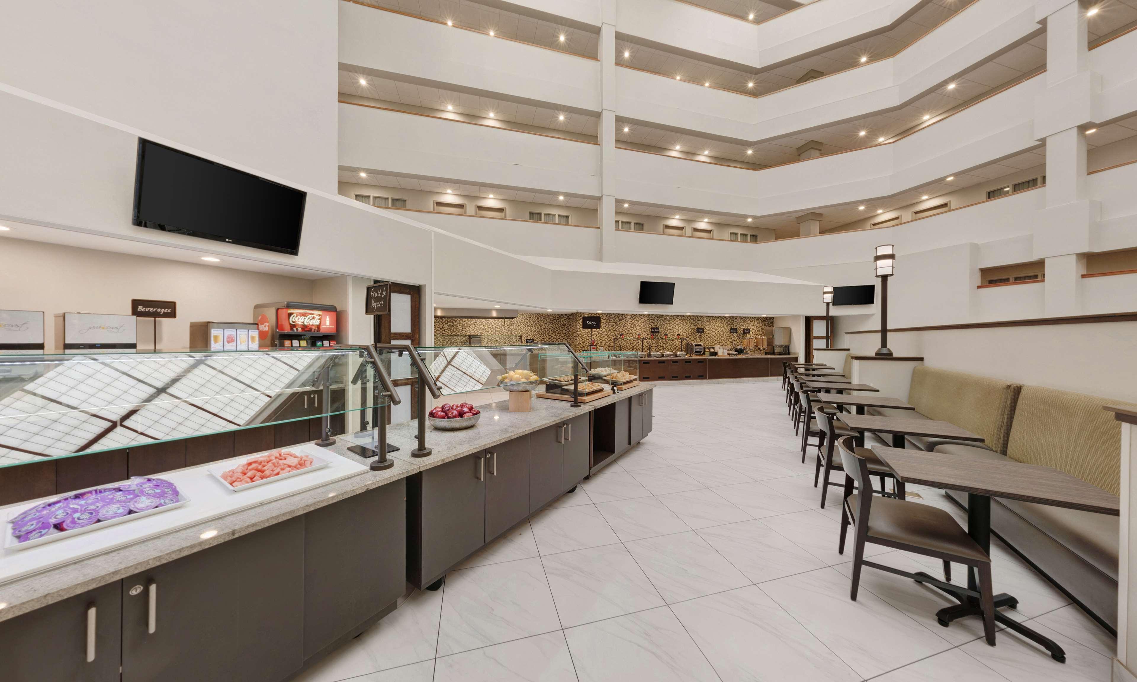 Embassy Suites By Hilton Milwaukee Brookfield Dış mekan fotoğraf