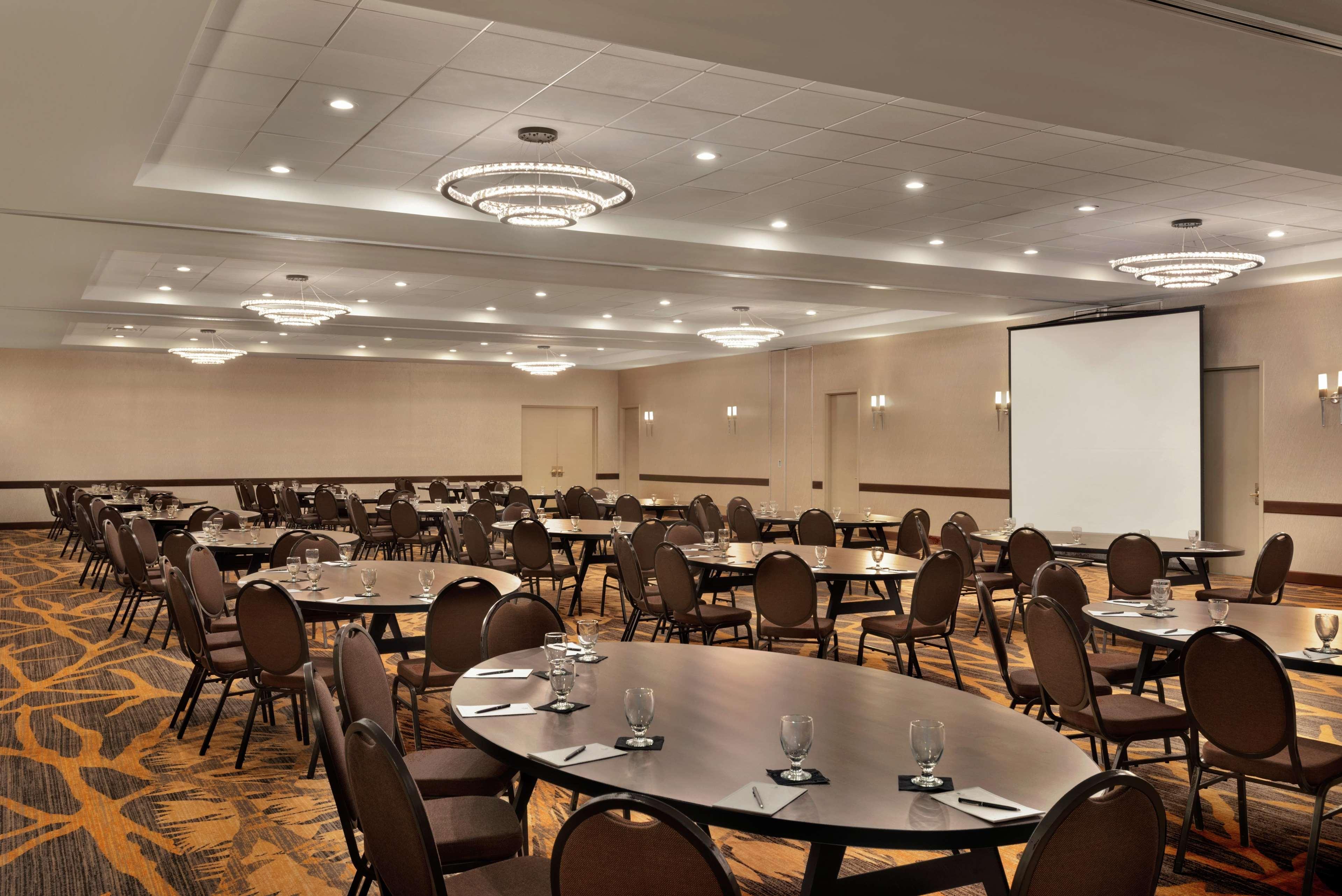 Embassy Suites By Hilton Milwaukee Brookfield Dış mekan fotoğraf