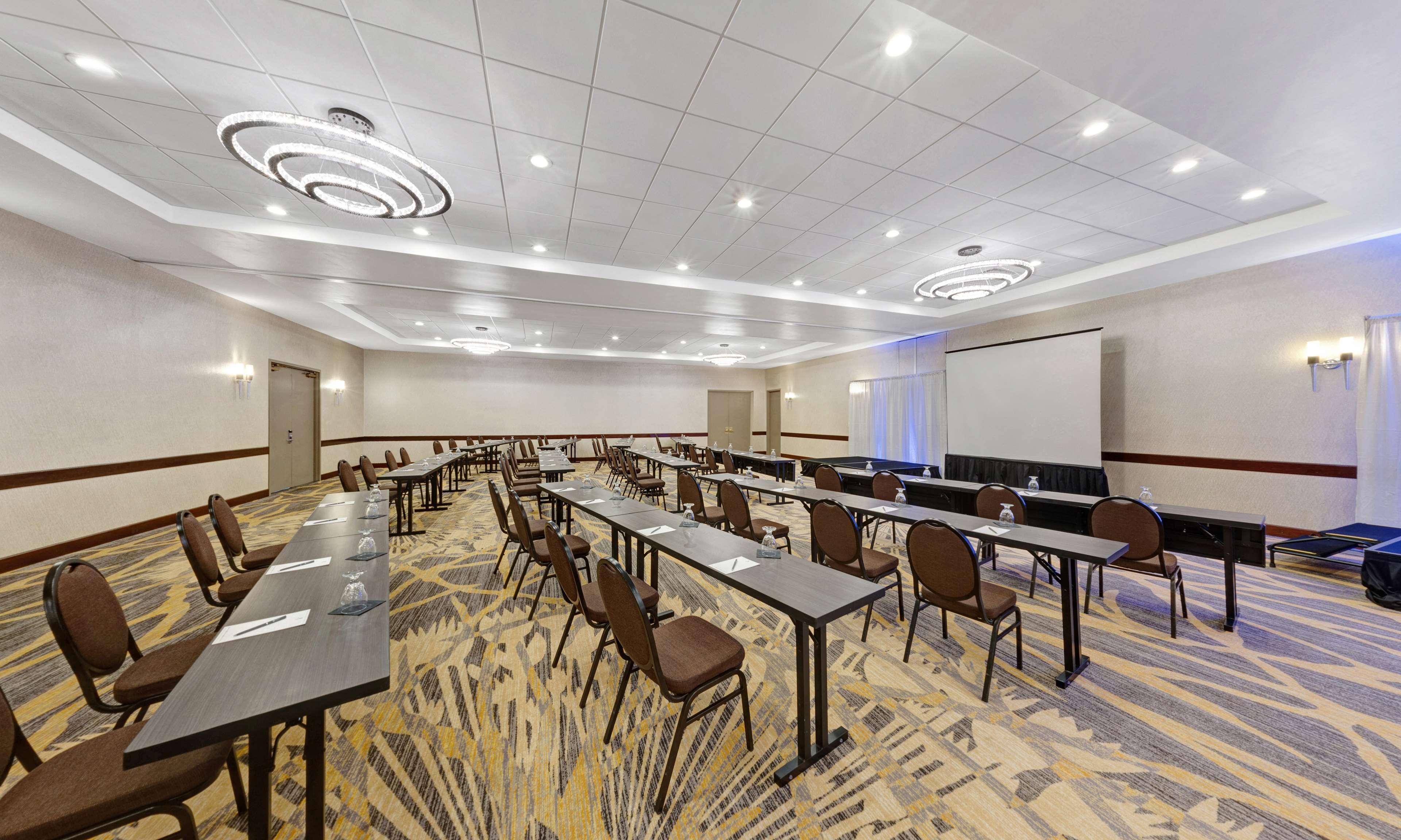 Embassy Suites By Hilton Milwaukee Brookfield Dış mekan fotoğraf
