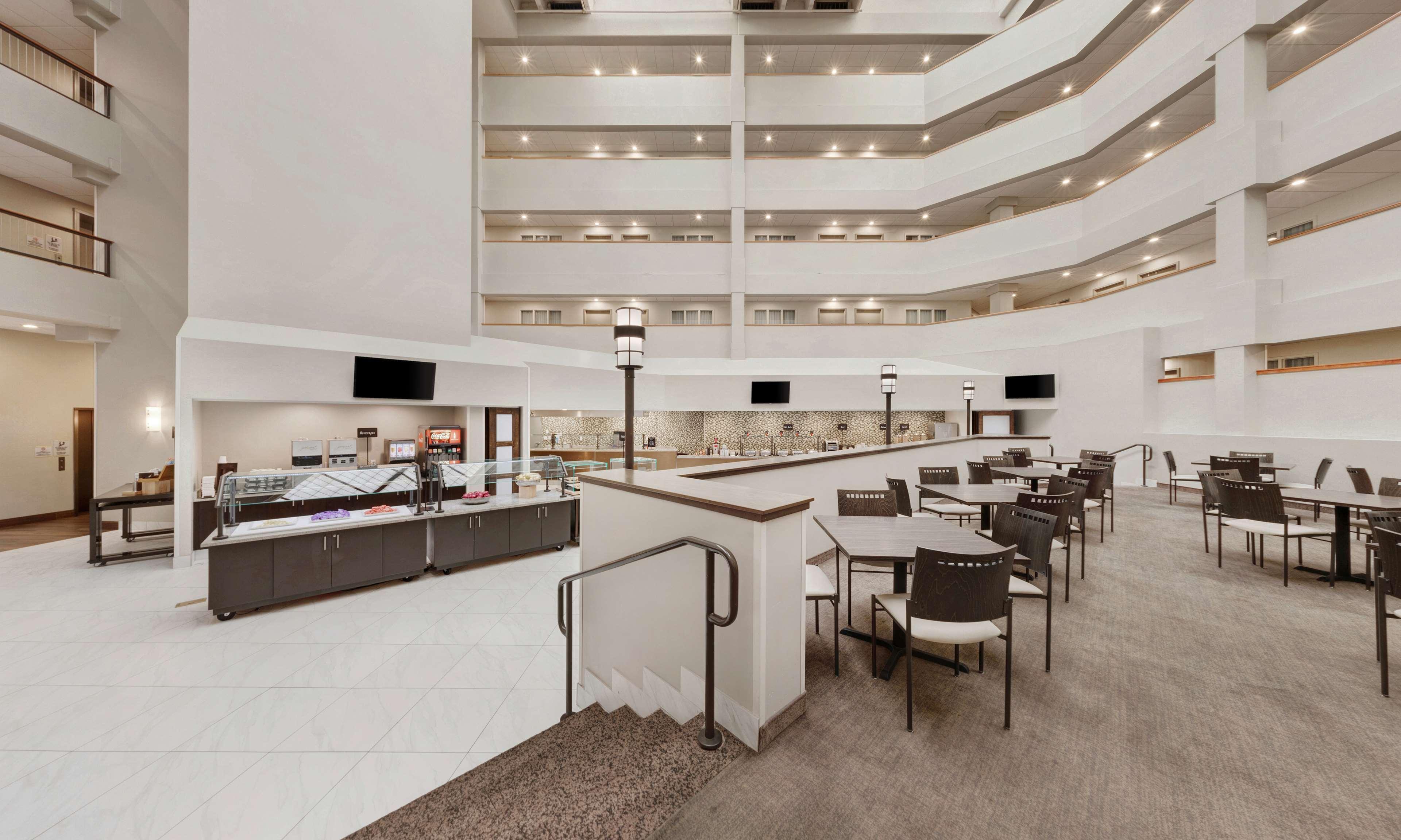 Embassy Suites By Hilton Milwaukee Brookfield Dış mekan fotoğraf