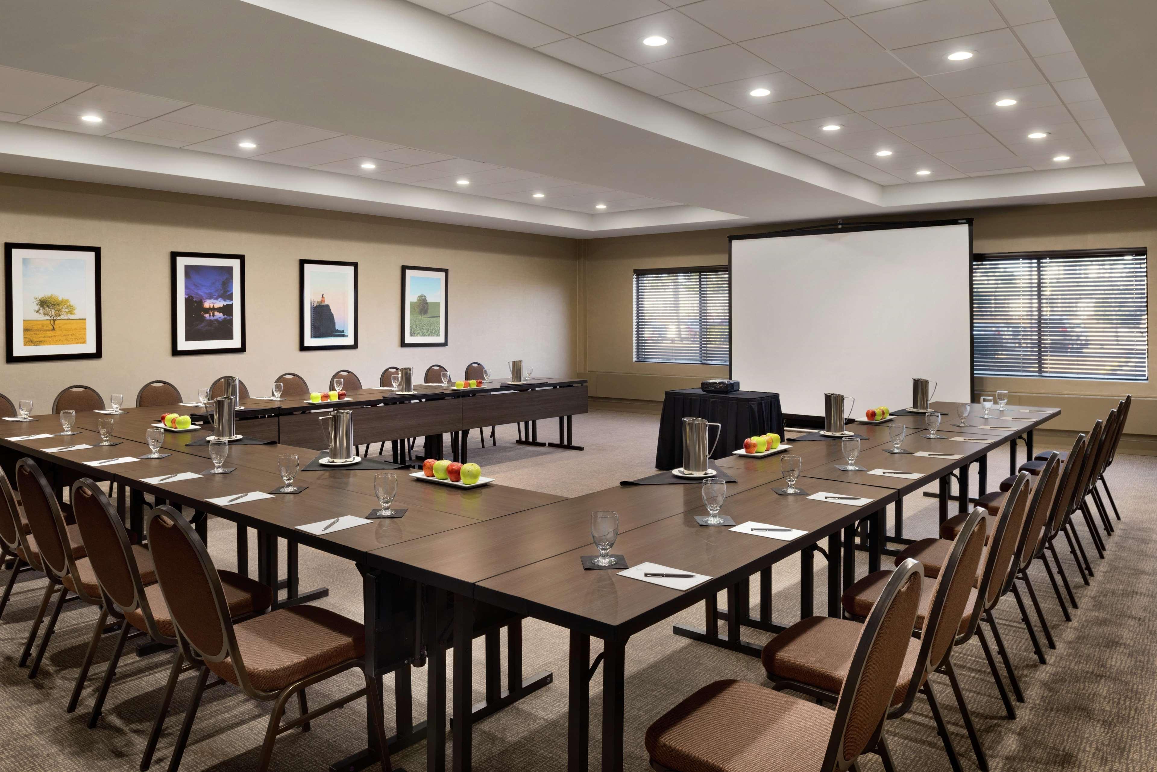 Embassy Suites By Hilton Milwaukee Brookfield Dış mekan fotoğraf
