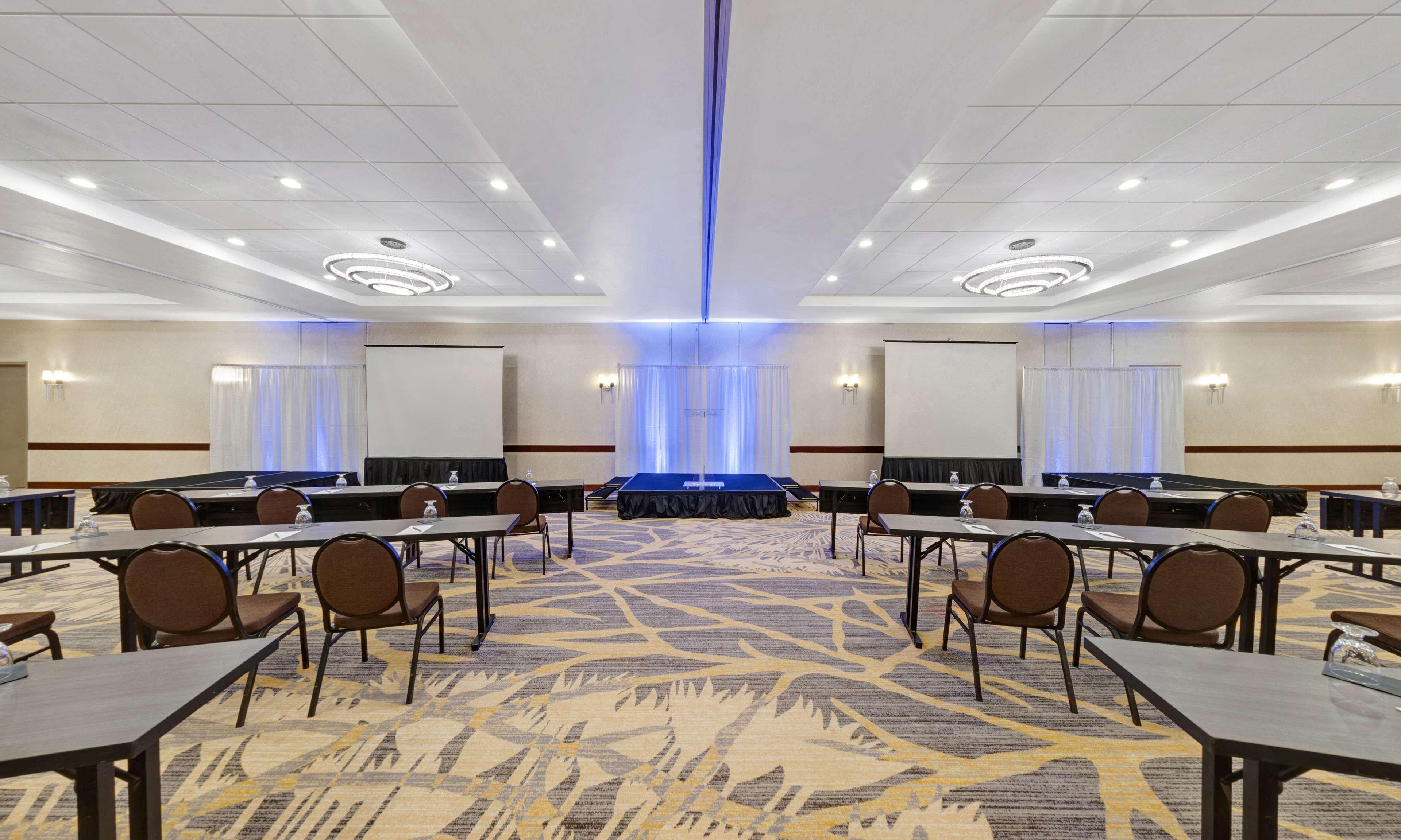 Embassy Suites By Hilton Milwaukee Brookfield Dış mekan fotoğraf