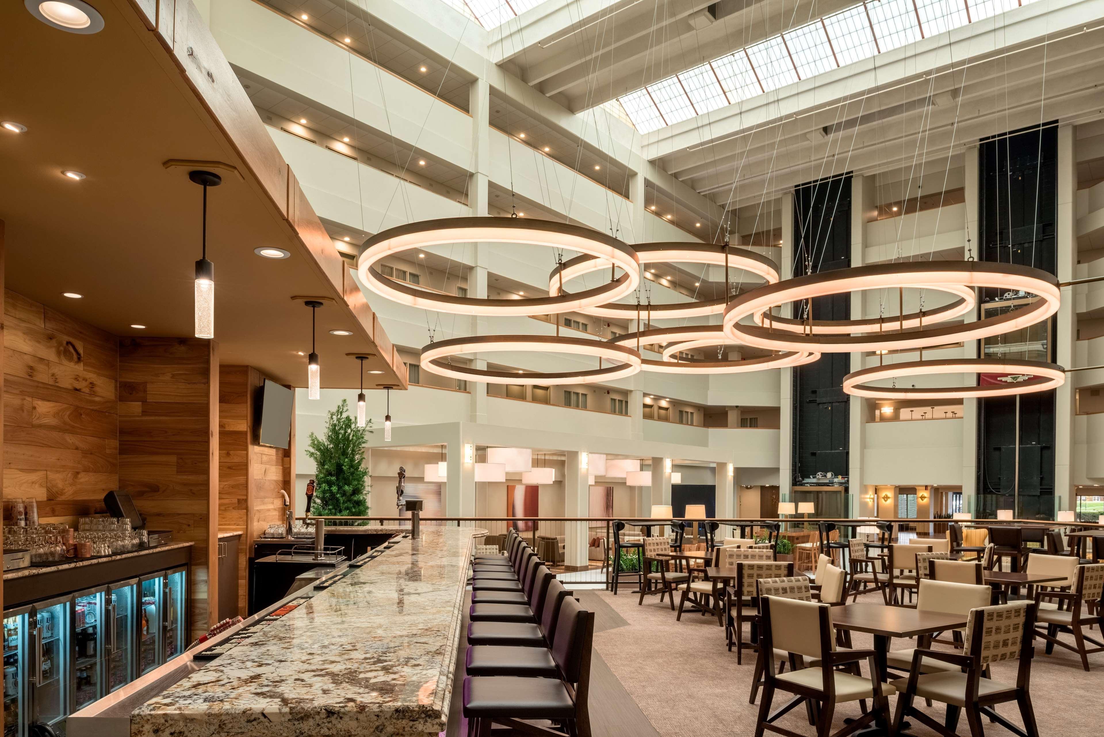 Embassy Suites By Hilton Milwaukee Brookfield Dış mekan fotoğraf