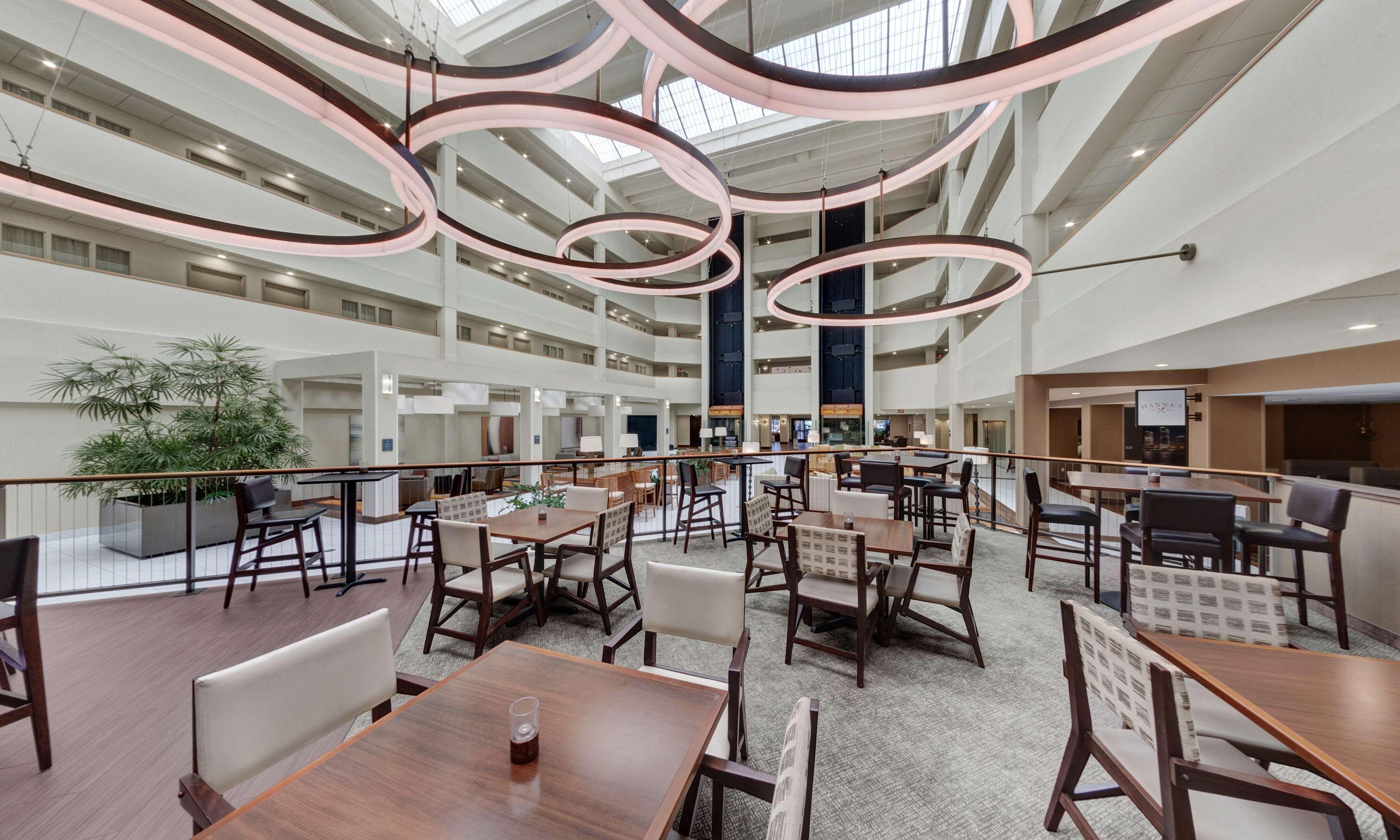 Embassy Suites By Hilton Milwaukee Brookfield Dış mekan fotoğraf