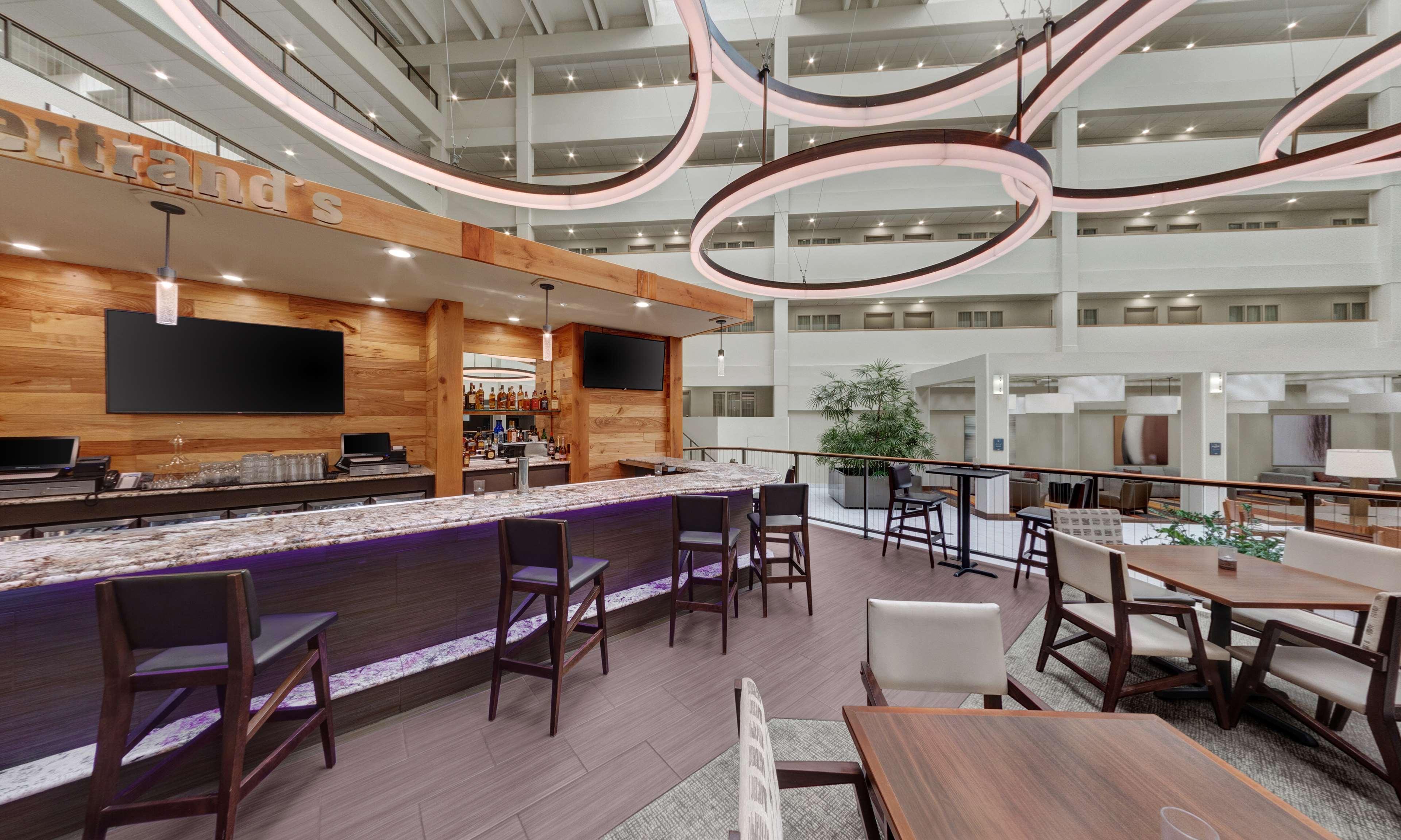 Embassy Suites By Hilton Milwaukee Brookfield Dış mekan fotoğraf