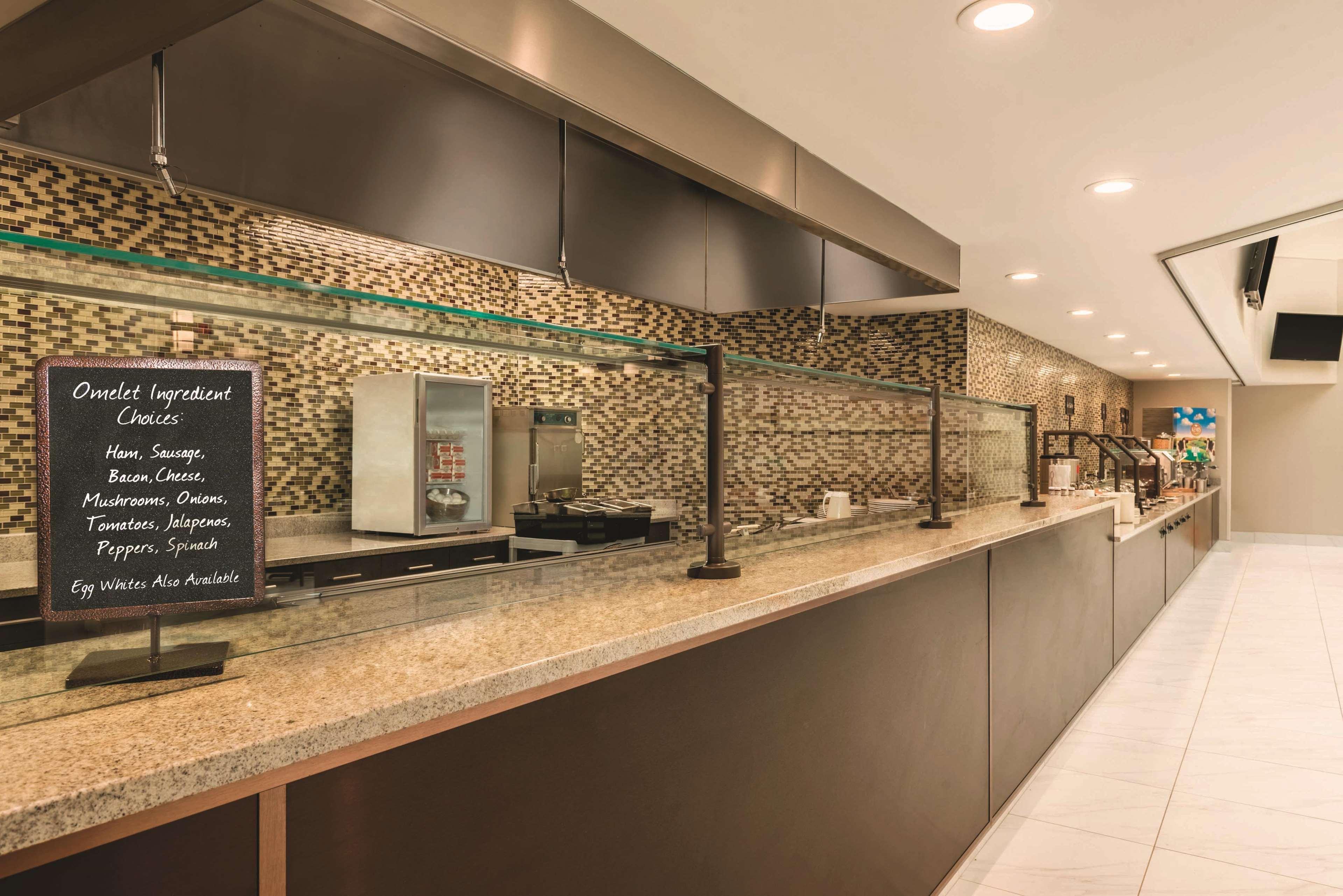 Embassy Suites By Hilton Milwaukee Brookfield Dış mekan fotoğraf