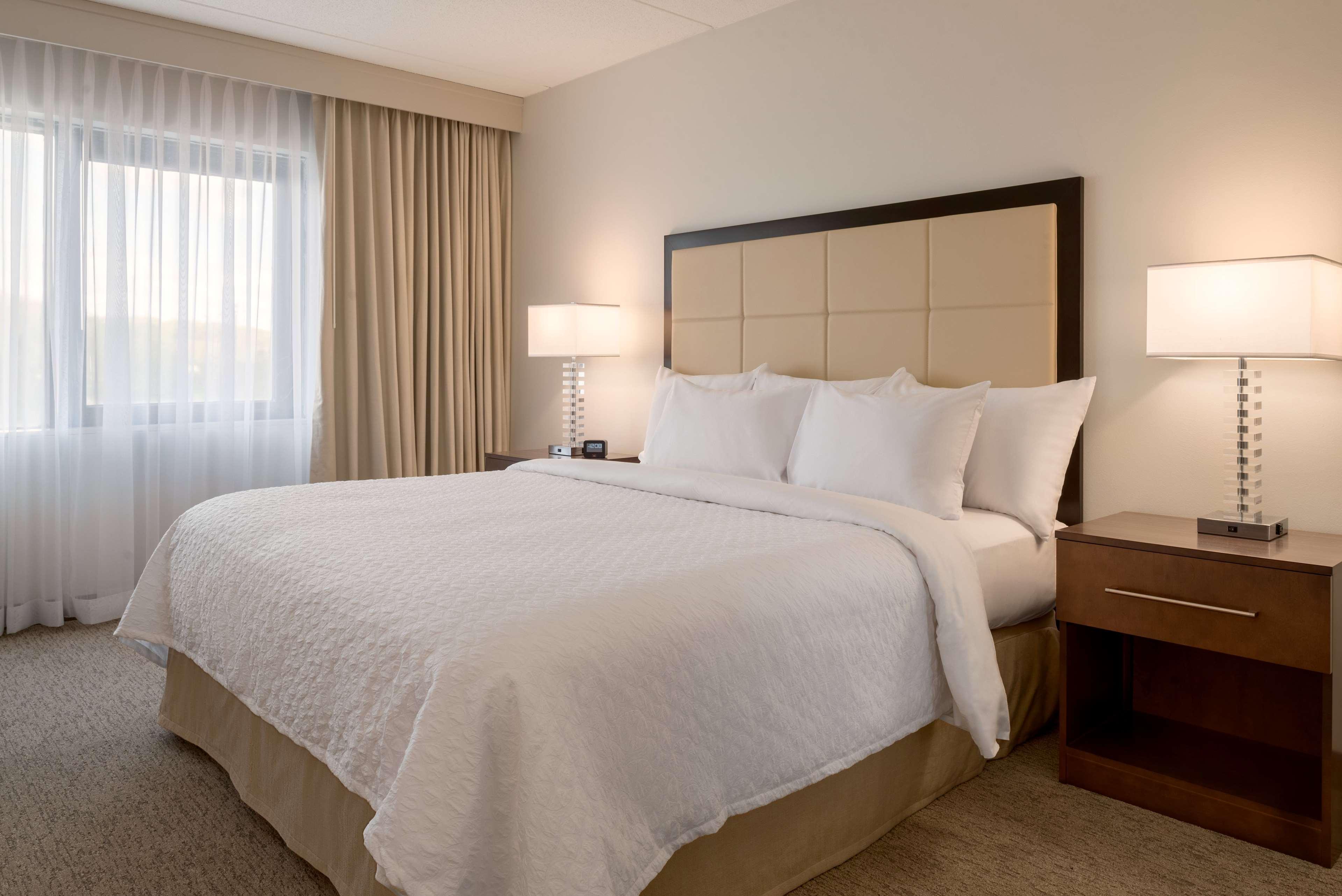 Embassy Suites By Hilton Milwaukee Brookfield Dış mekan fotoğraf