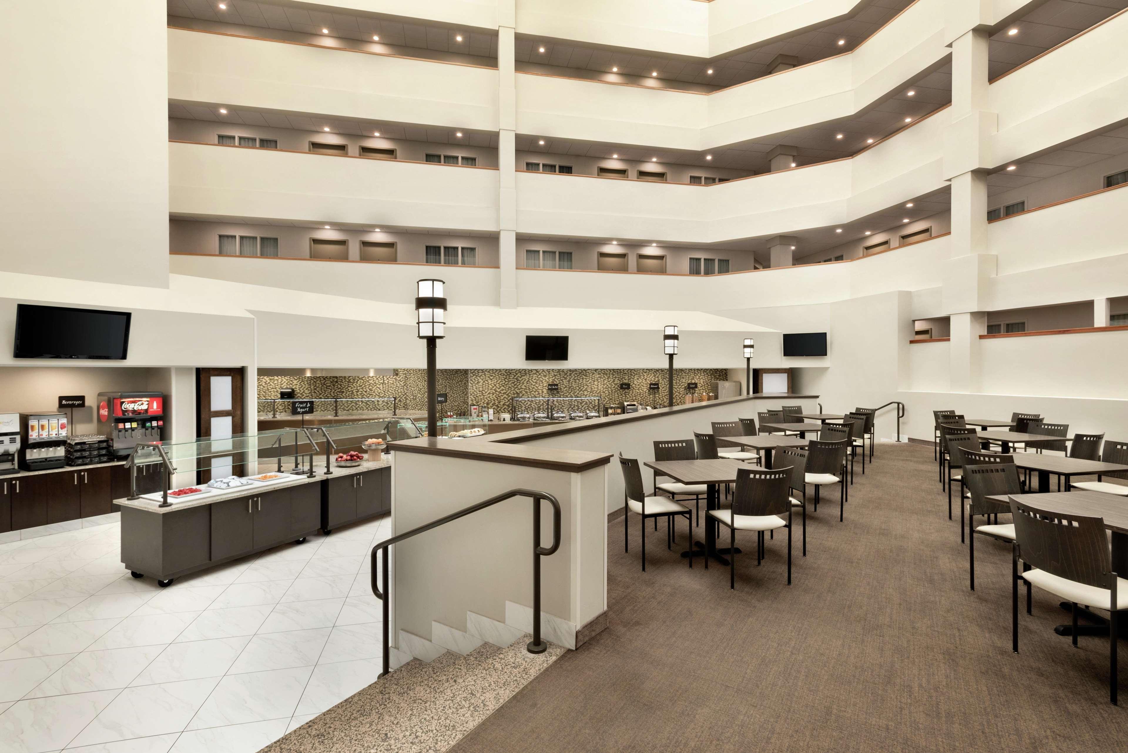 Embassy Suites By Hilton Milwaukee Brookfield Dış mekan fotoğraf