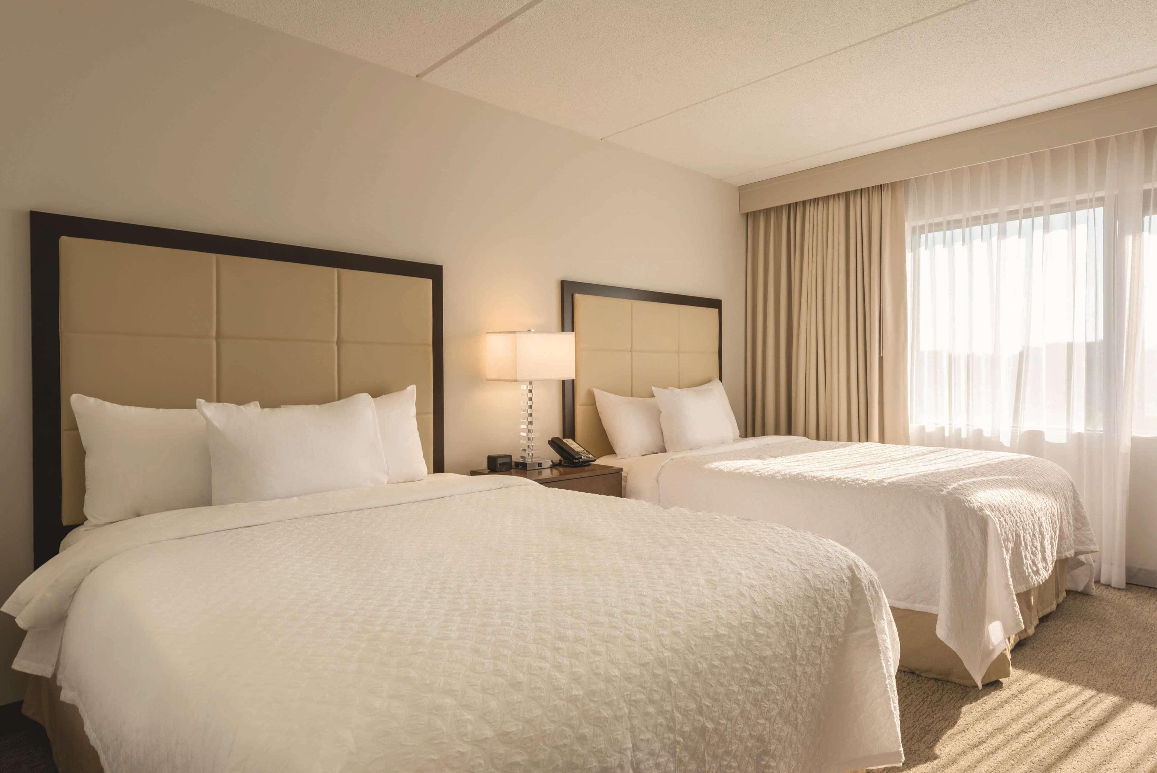 Embassy Suites By Hilton Milwaukee Brookfield Dış mekan fotoğraf