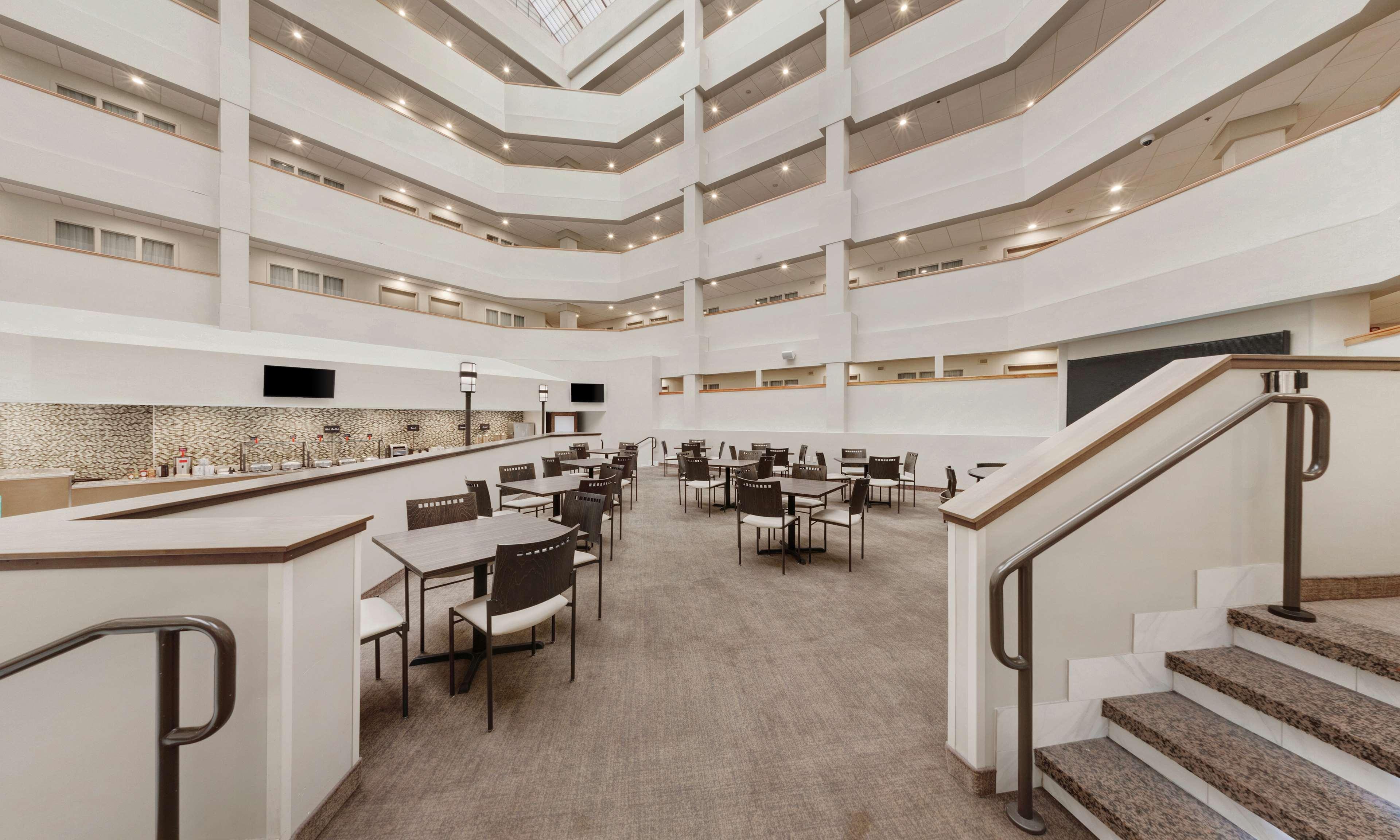 Embassy Suites By Hilton Milwaukee Brookfield Dış mekan fotoğraf