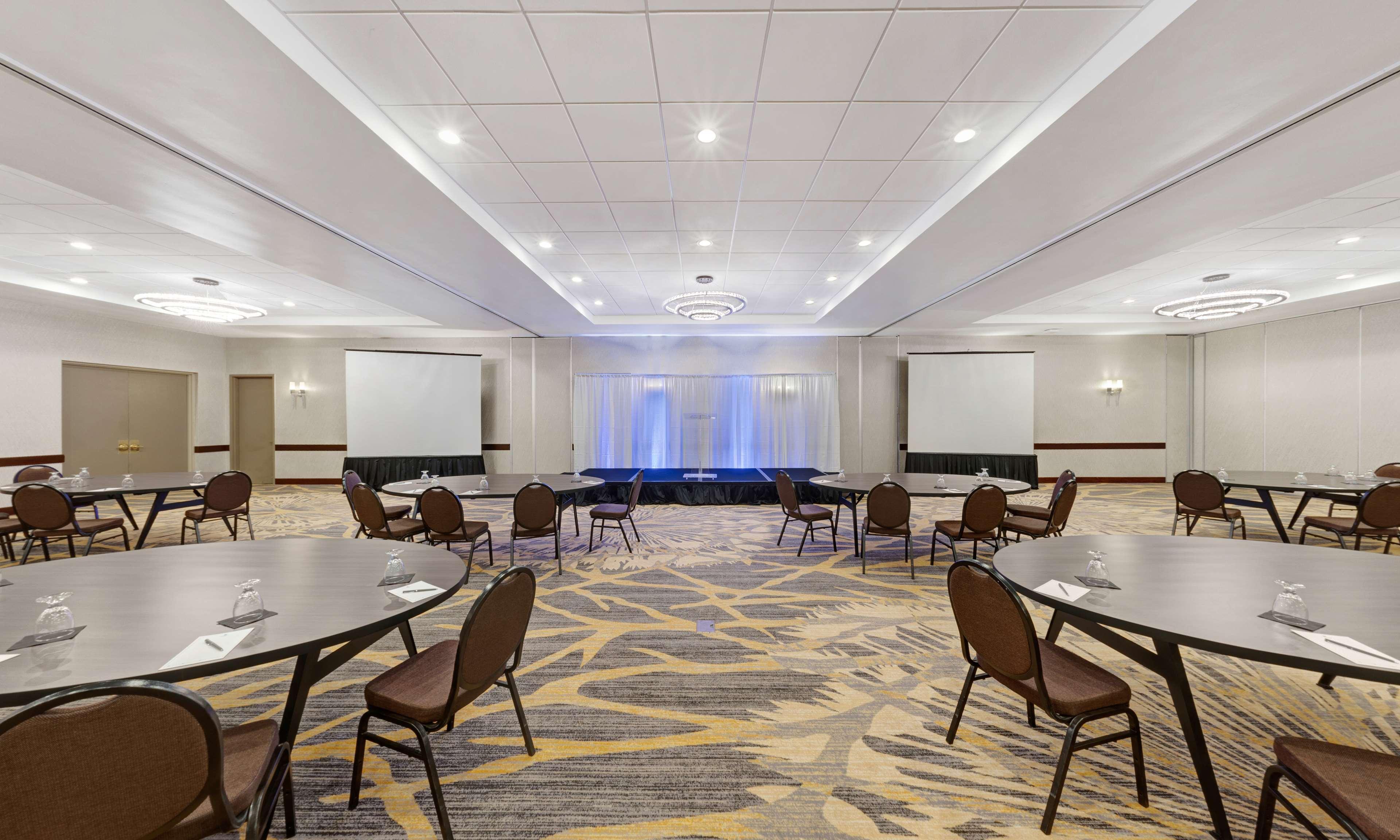 Embassy Suites By Hilton Milwaukee Brookfield Dış mekan fotoğraf