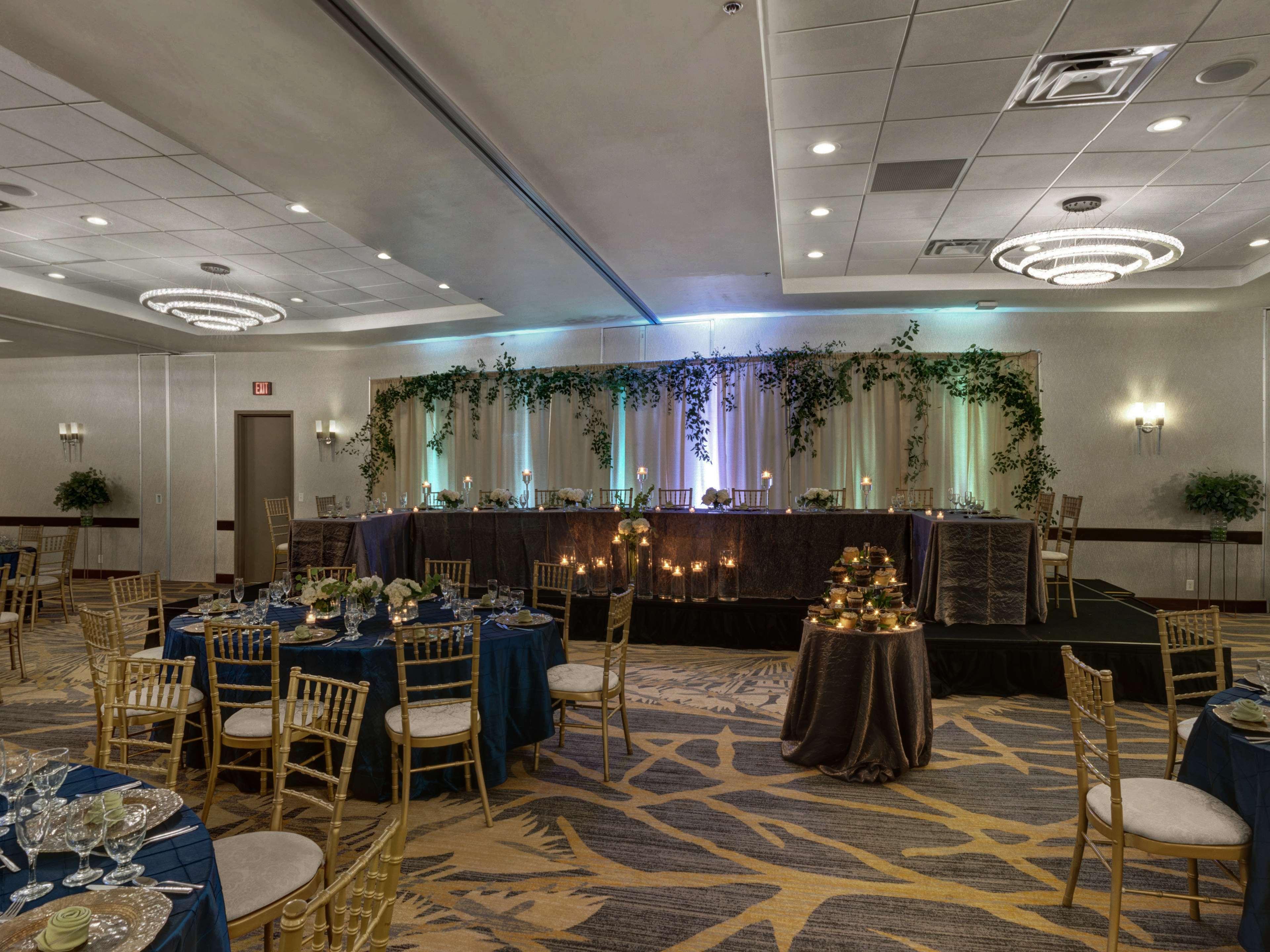 Embassy Suites By Hilton Milwaukee Brookfield Dış mekan fotoğraf