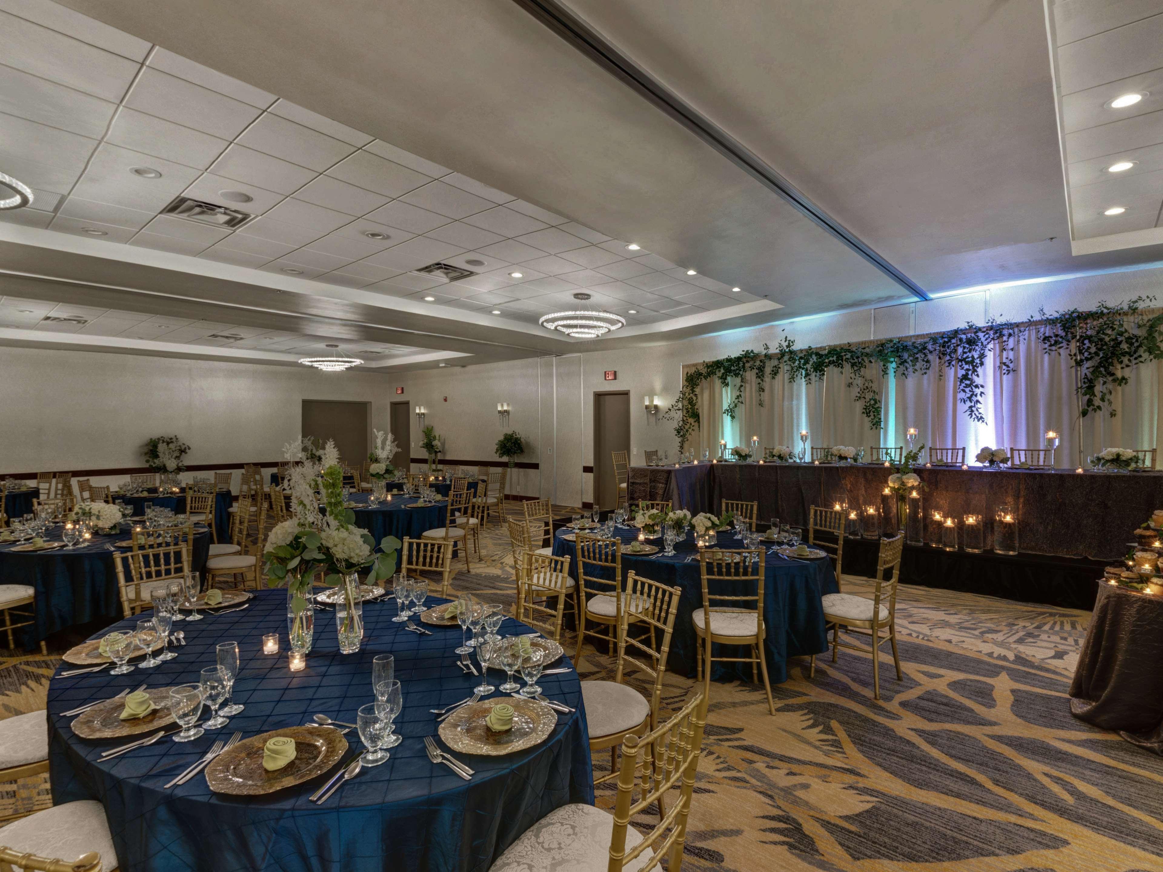 Embassy Suites By Hilton Milwaukee Brookfield Dış mekan fotoğraf