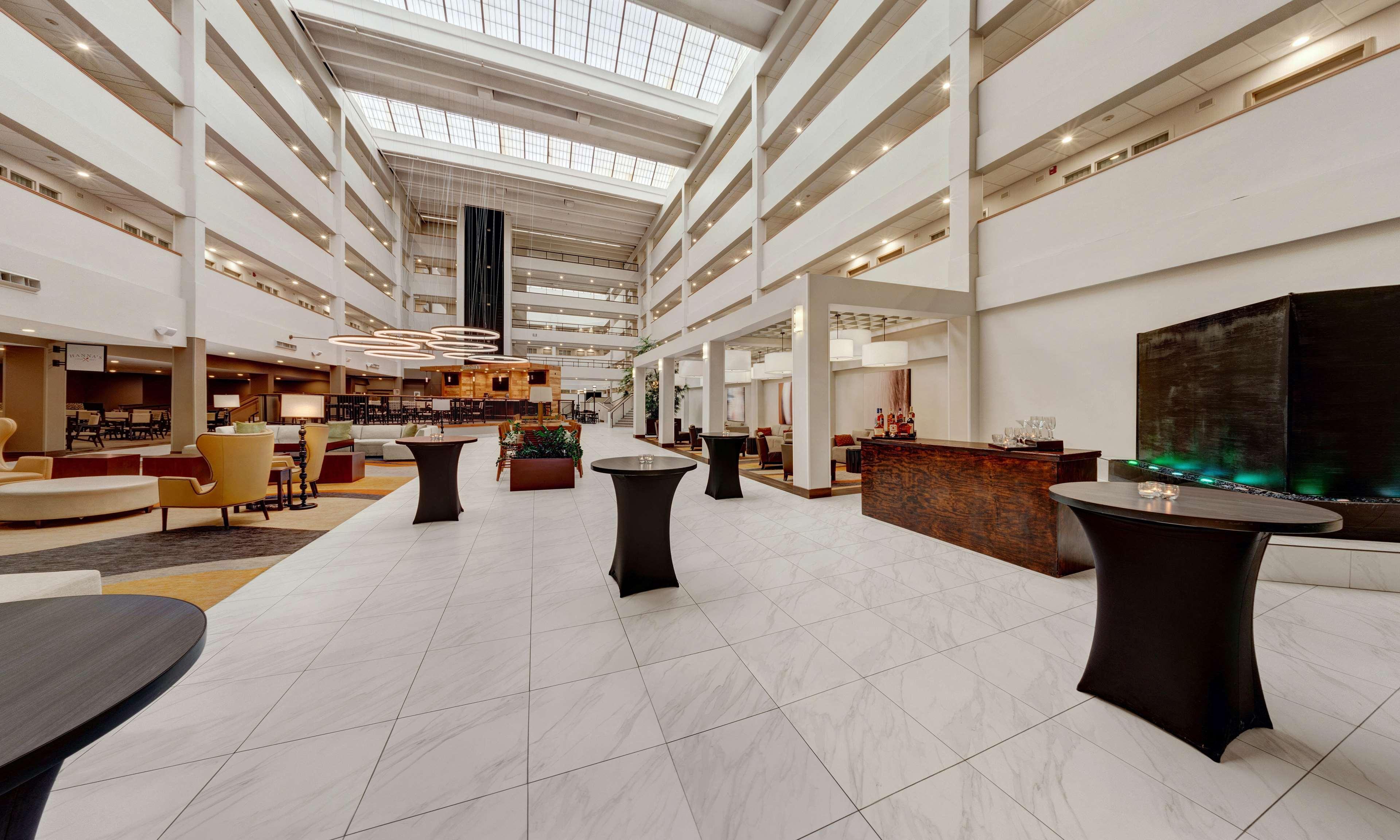 Embassy Suites By Hilton Milwaukee Brookfield Dış mekan fotoğraf