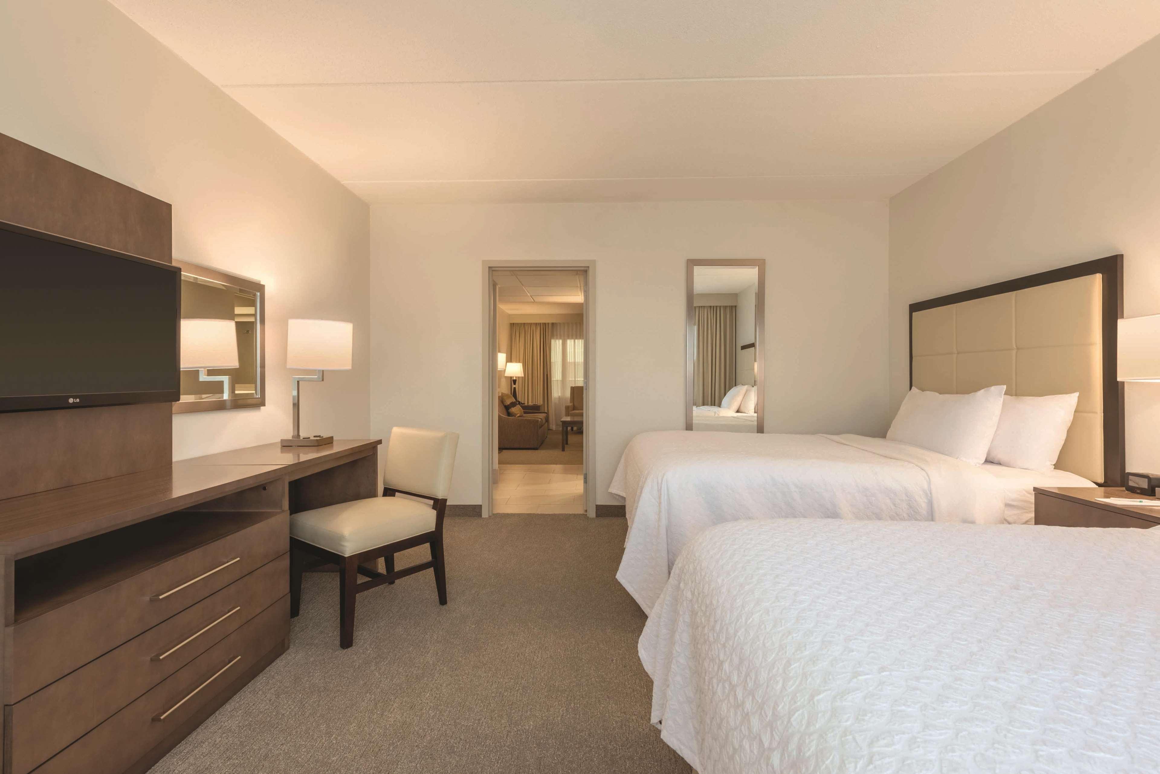 Embassy Suites By Hilton Milwaukee Brookfield Dış mekan fotoğraf