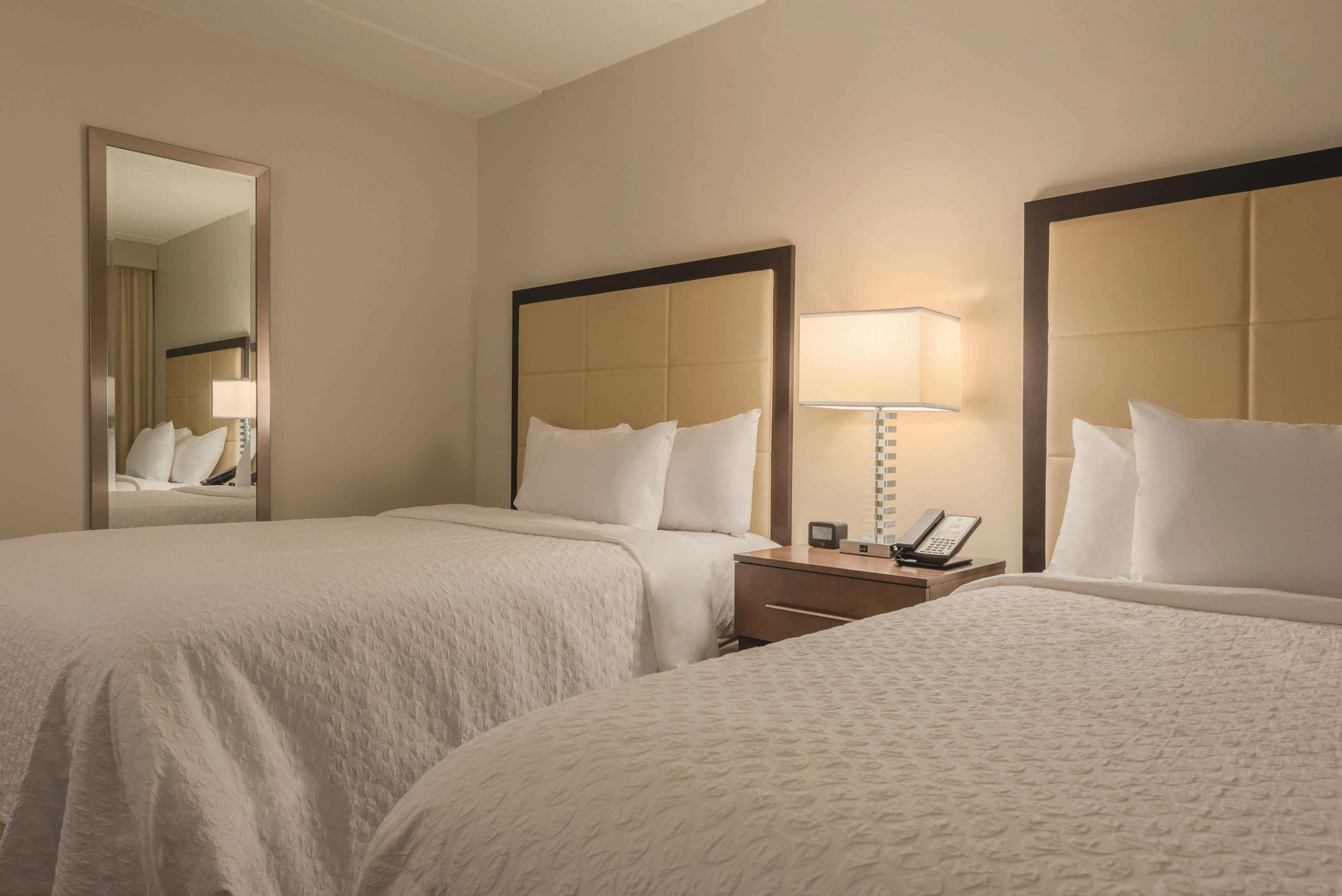 Embassy Suites By Hilton Milwaukee Brookfield Dış mekan fotoğraf