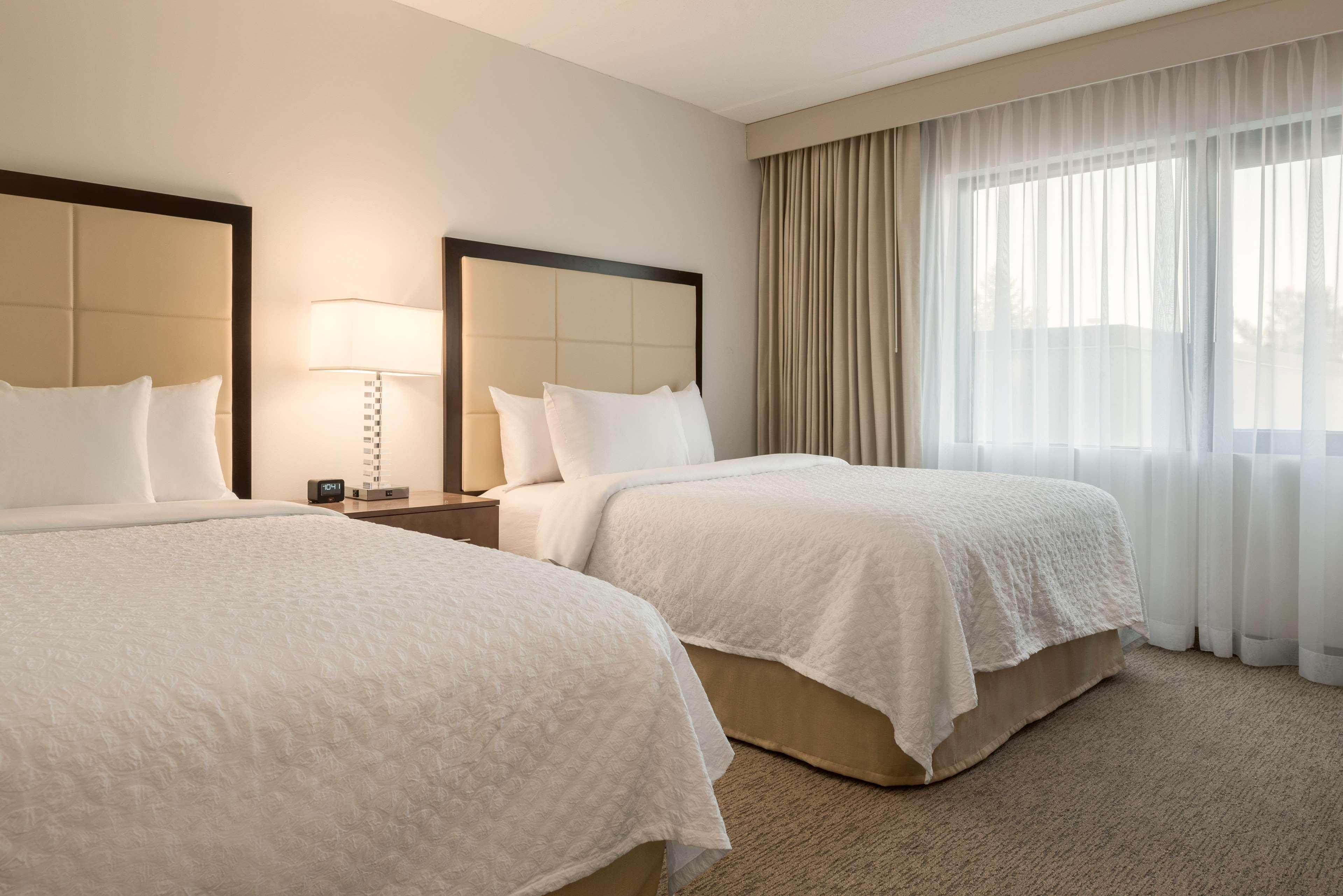 Embassy Suites By Hilton Milwaukee Brookfield Dış mekan fotoğraf