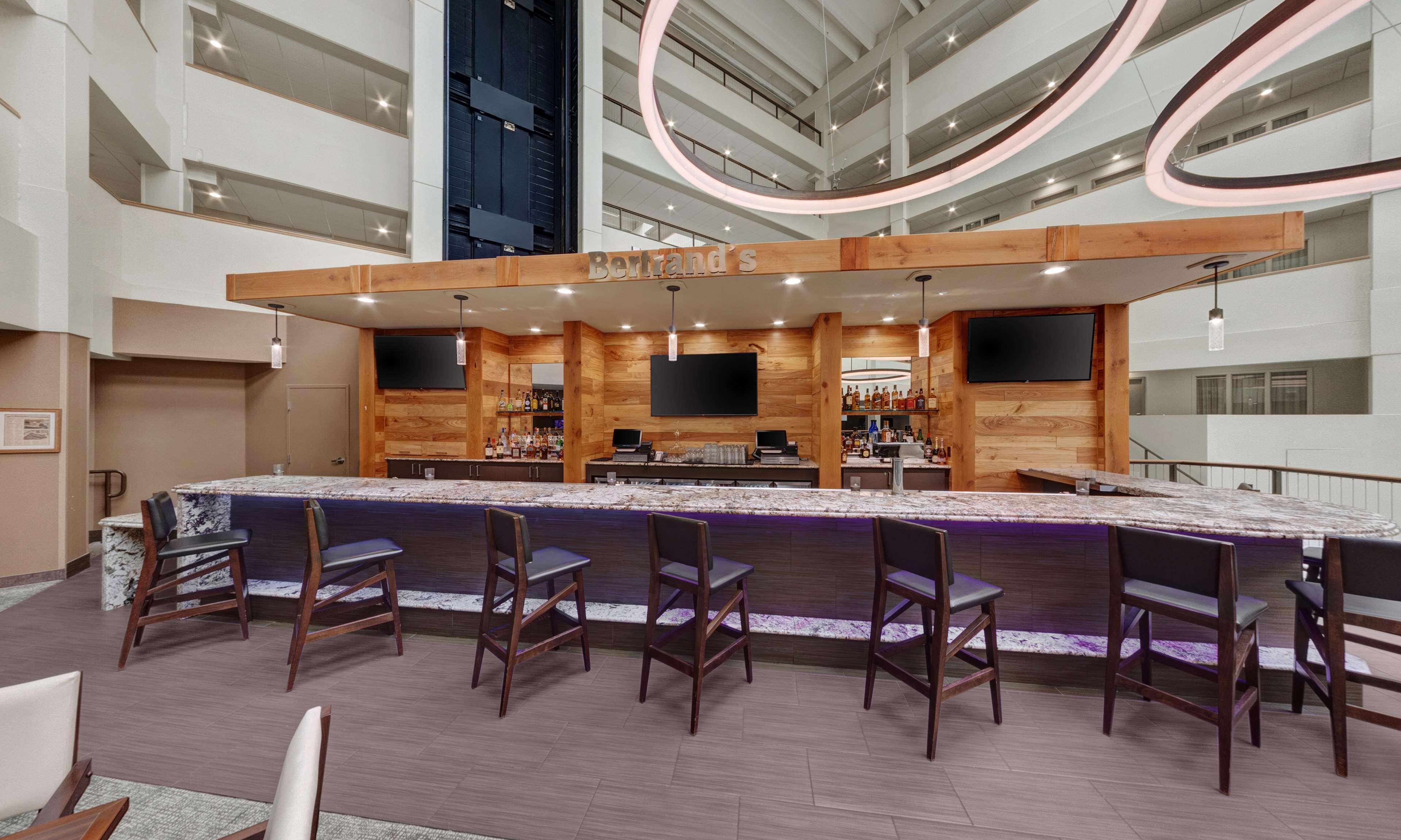 Embassy Suites By Hilton Milwaukee Brookfield Dış mekan fotoğraf