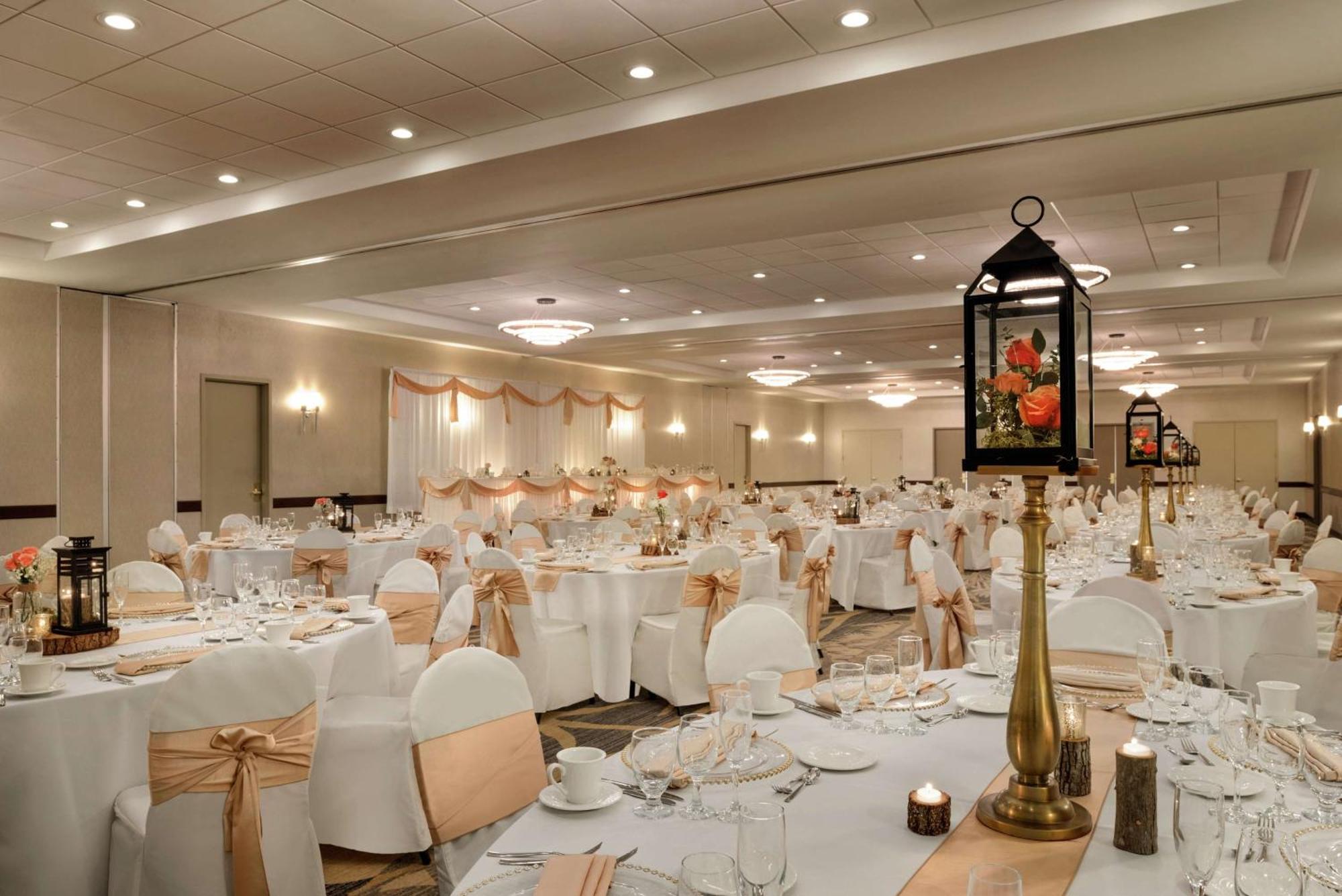 Embassy Suites By Hilton Milwaukee Brookfield Dış mekan fotoğraf