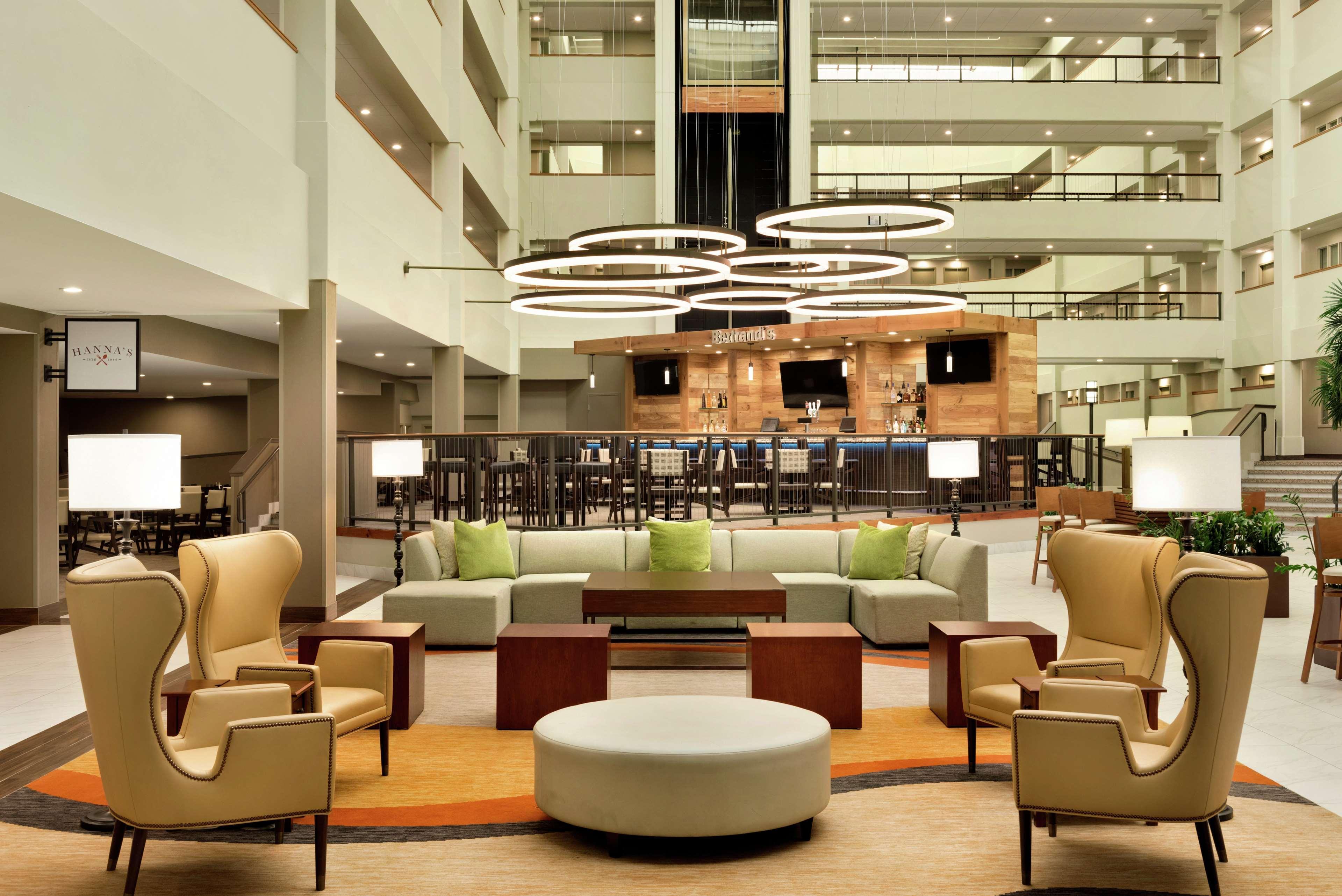 Embassy Suites By Hilton Milwaukee Brookfield Dış mekan fotoğraf