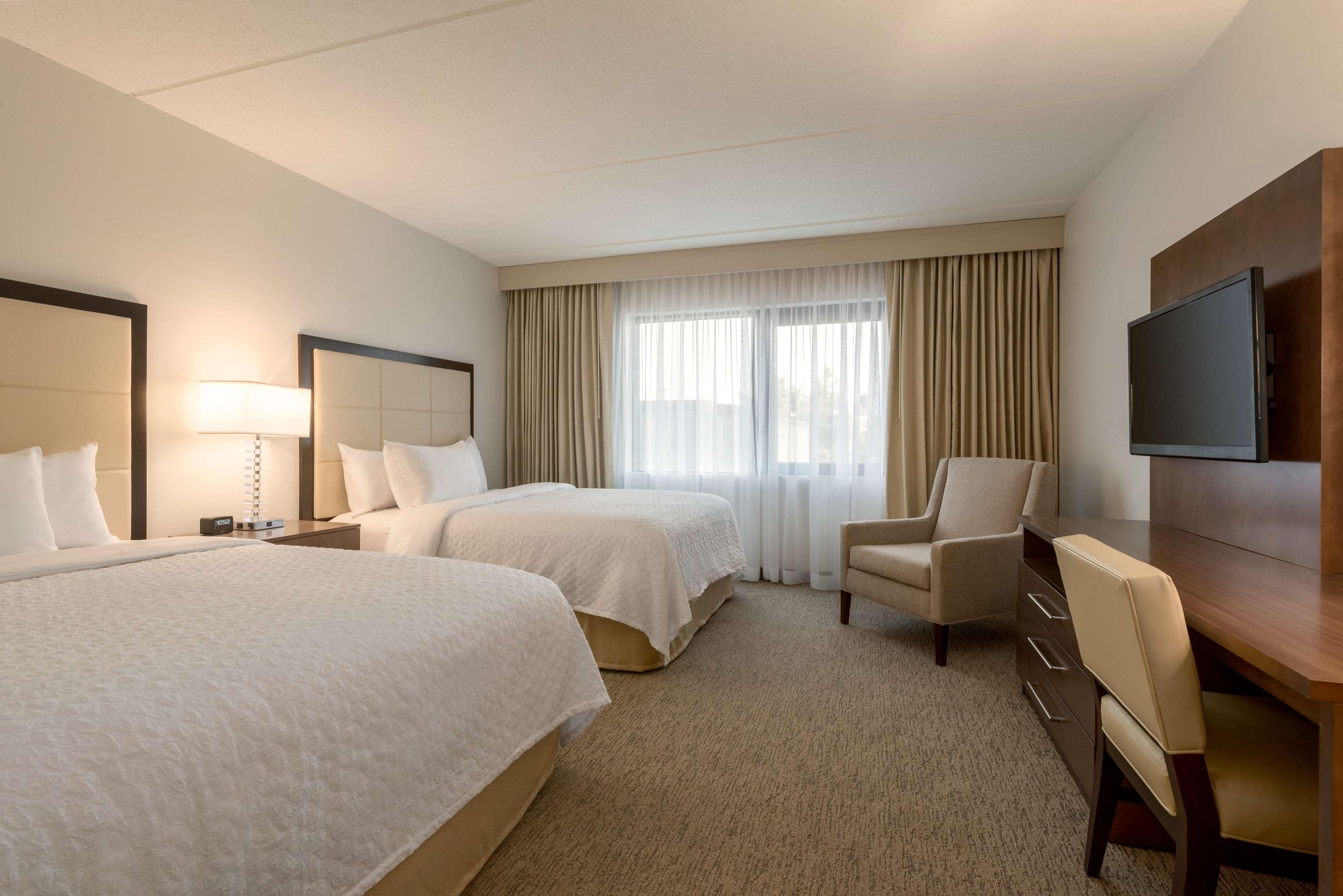 Embassy Suites By Hilton Milwaukee Brookfield Dış mekan fotoğraf