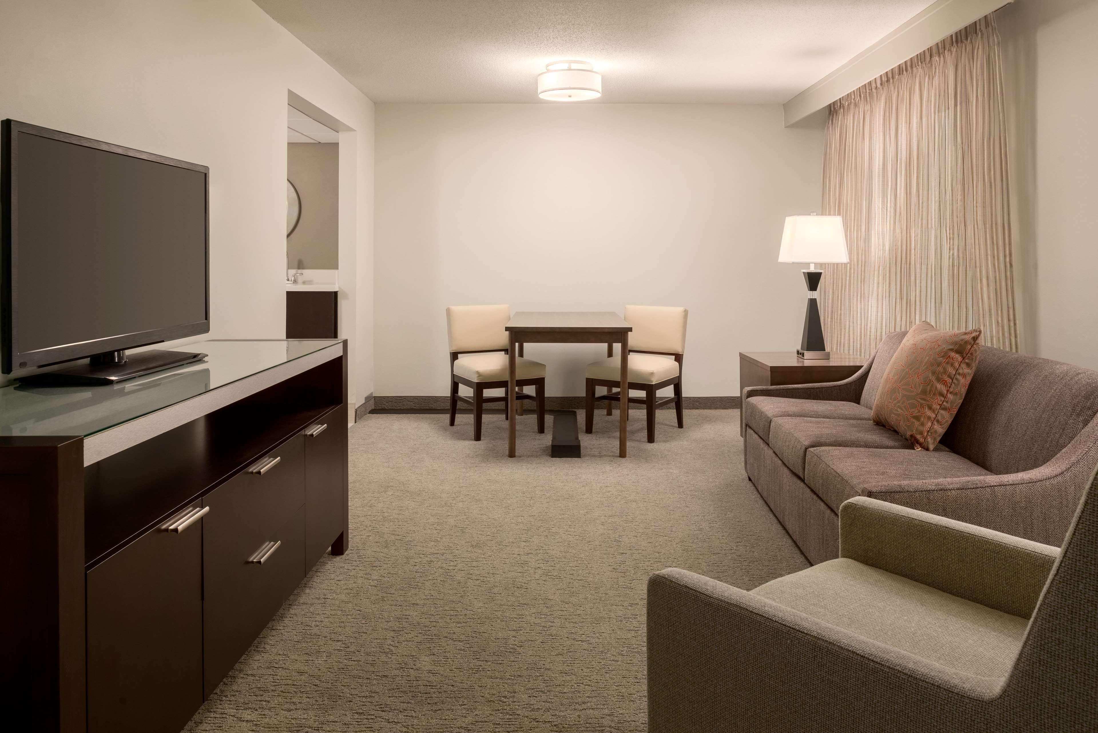 Embassy Suites By Hilton Milwaukee Brookfield Dış mekan fotoğraf