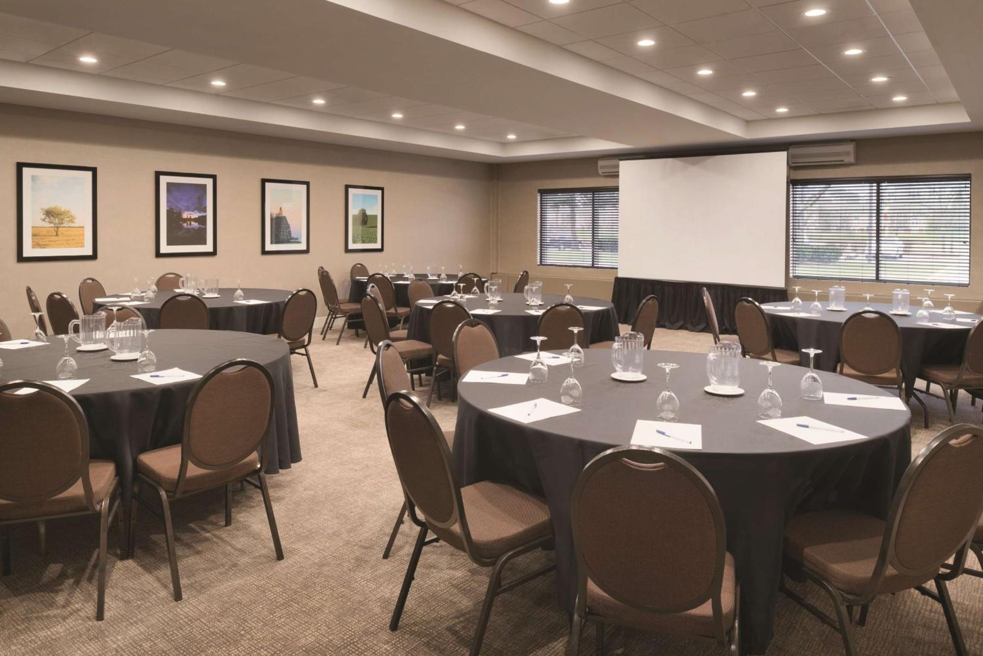Embassy Suites By Hilton Milwaukee Brookfield Dış mekan fotoğraf