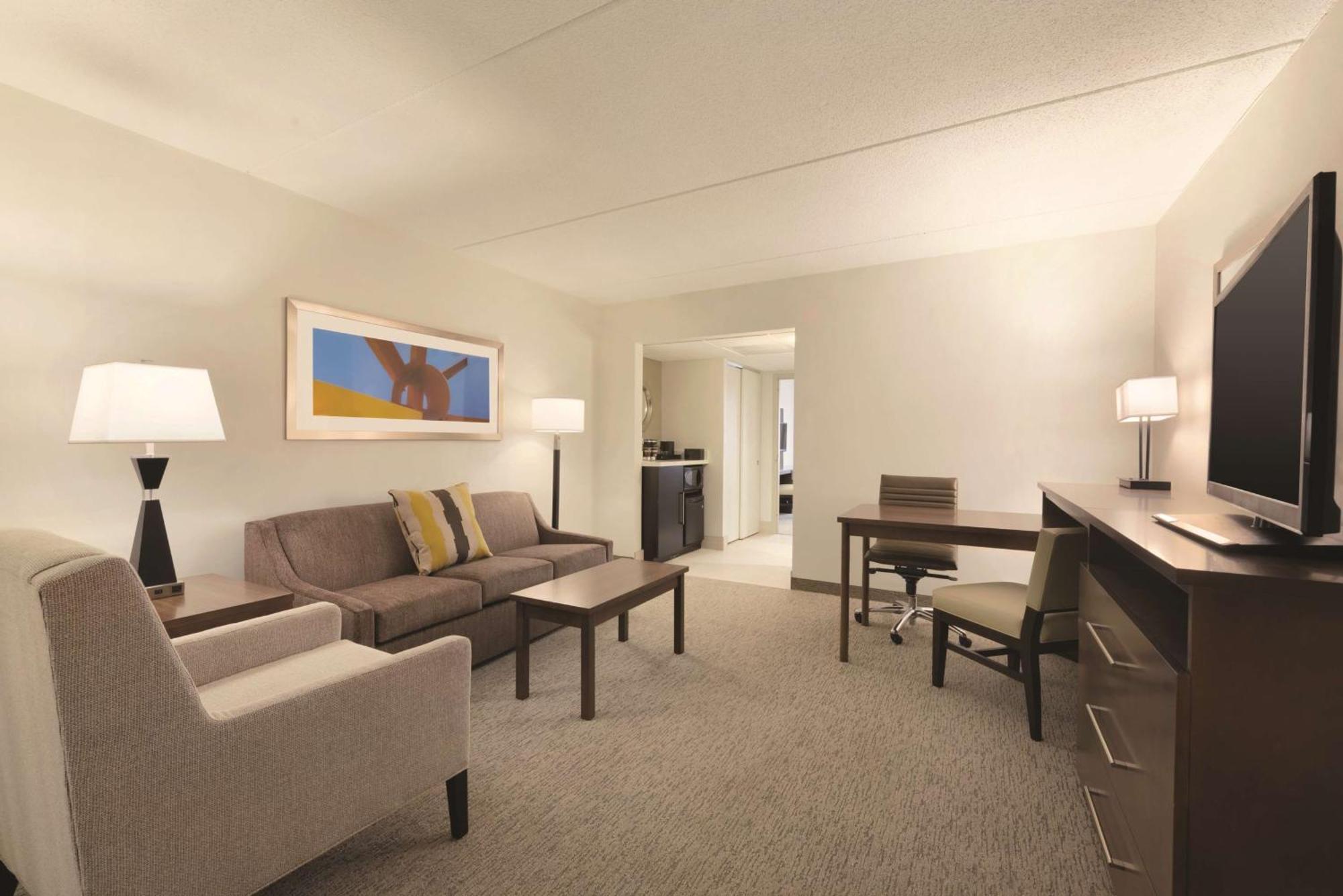 Embassy Suites By Hilton Milwaukee Brookfield Dış mekan fotoğraf