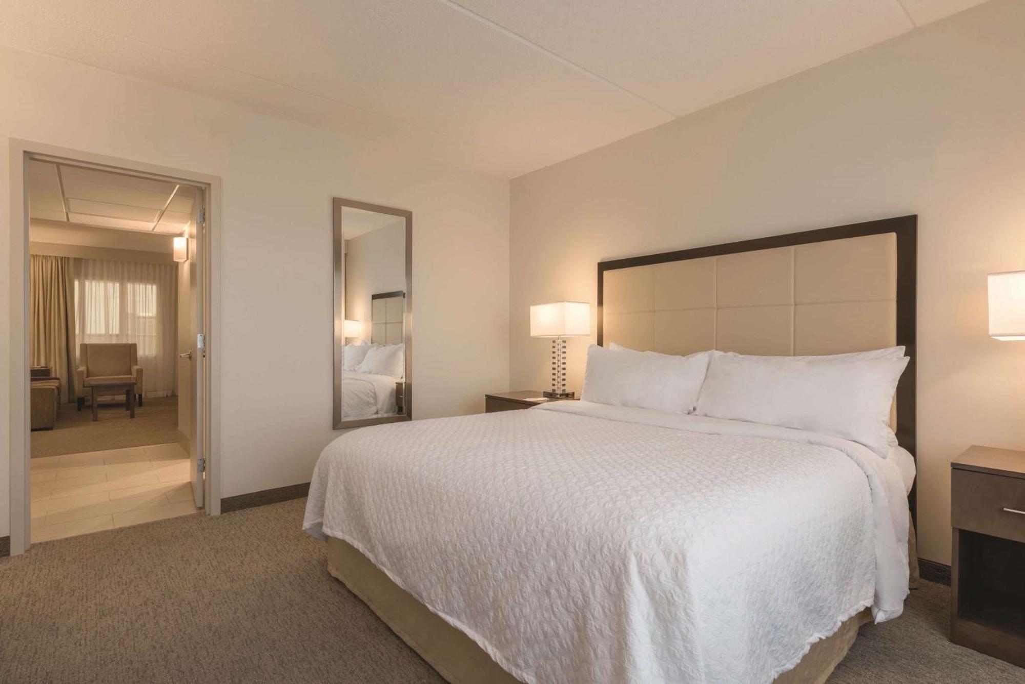 Embassy Suites By Hilton Milwaukee Brookfield Dış mekan fotoğraf